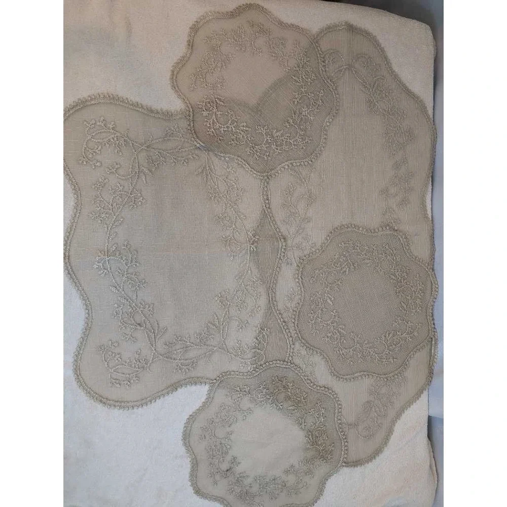 Vintage Lace Runner and Doilies Set Floral Embroidered Table Home‎ Decor